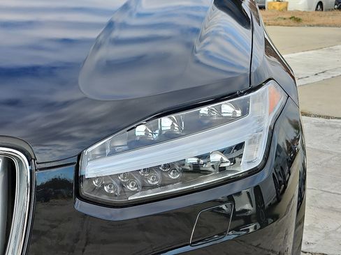 Certified 2025 Volvo XC90 B6 Plus w/ Protection Package Premier image 9