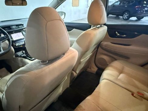 Used 2020 Nissan Rogue SV w/ Premium Package image 30