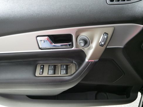 Used 2013 Lincoln MKX AWD image 19
