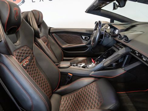 Used 2021 Lamborghini Huracan EVO RWD image 37