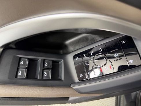 Used 2025 Audi Q5 Premium w/ Convenience Package image 19