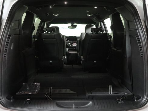 New 2026 Chrysler Pacifica Select image 9