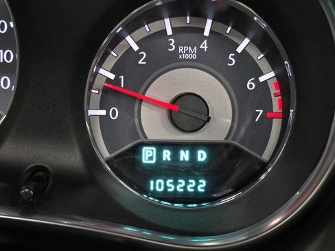 Used 2011 Chrysler 200 Limited FWD image 9