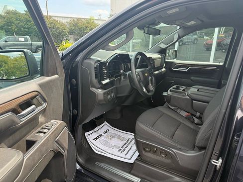 Used 2023 Chevrolet Silverado 1500 LT AWD/4WD image 8