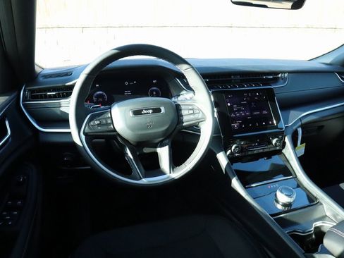 New 2025 Jeep Grand Cherokee Laredo w/ Luxury Tech Group I image 2