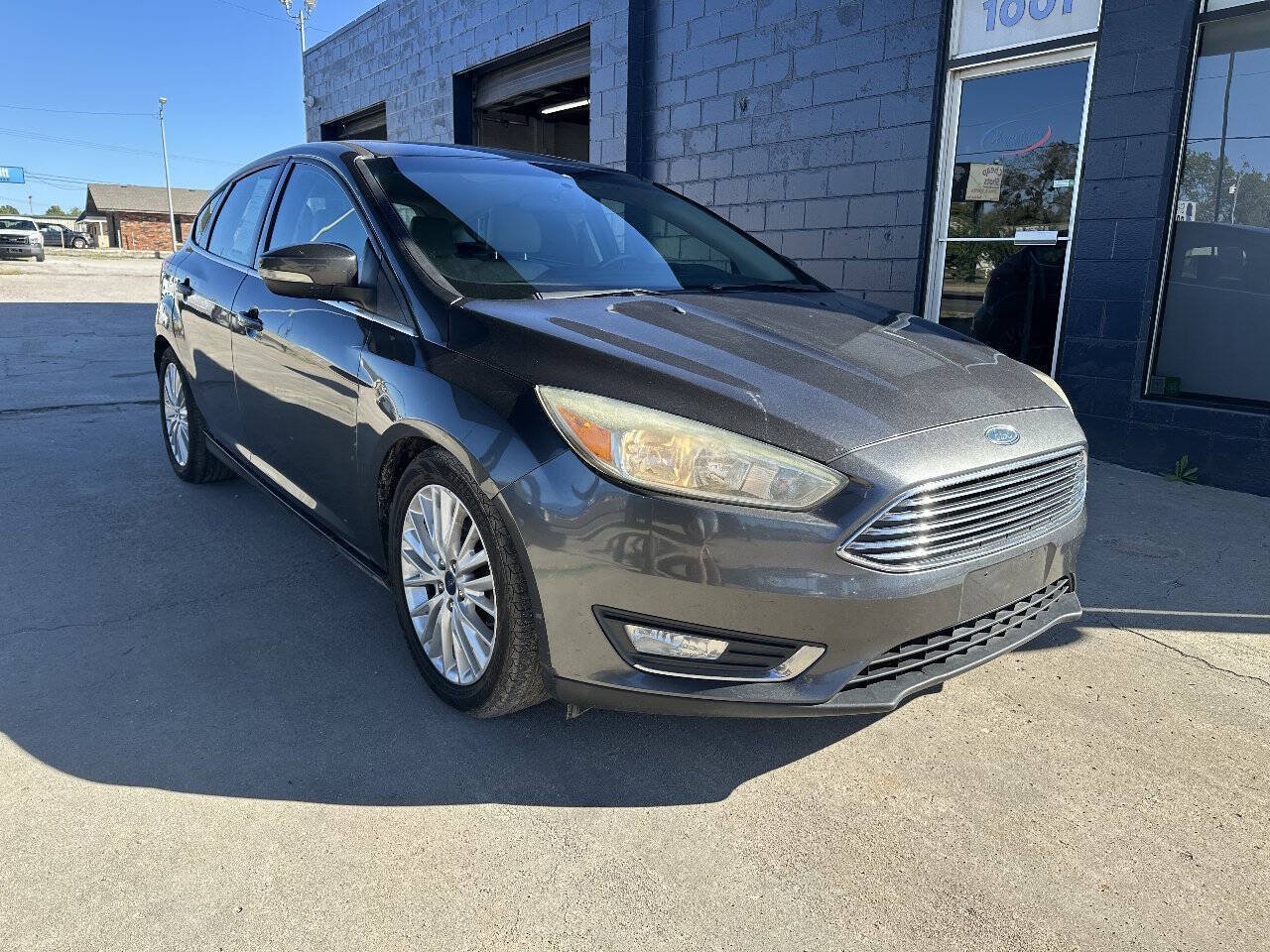 Used 2016 Ford Focus Titanium FWD image 2