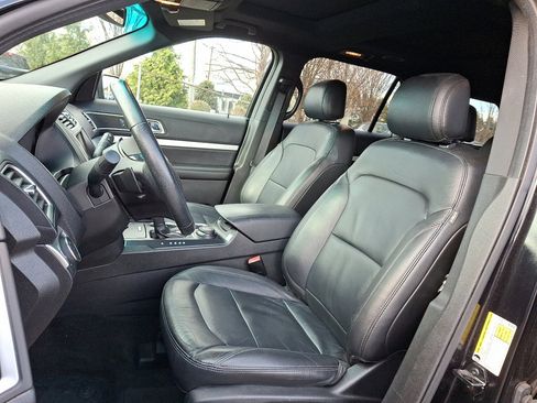 Used 2016 Ford Explorer XLT w/ Equipment Group 202A image 24