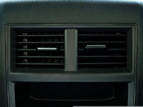 Used 2023 Volkswagen Atlas Cross Sport SE image 18