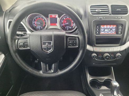 Used 2019 Dodge Journey SE image 22
