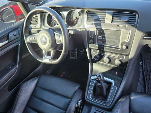 Used 2016 Volkswagen GTI SE image 9
