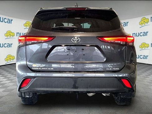 Used 2021 Toyota Highlander XLE AWD/4WD image 5