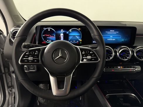 Used 2023 Mercedes-Benz EQB 300 4MATIC image 21