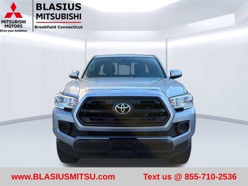 Used 2017 Toyota Tacoma SR w/ SR Convenience Package AWD/4WD image 4