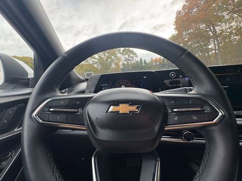 Used 2025 Chevrolet Equinox LT image 24