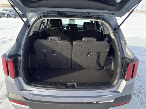 Used 2024 Kia Sorento S image 10