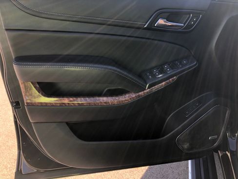 Used 2019 Chevrolet Tahoe Premier w/ Premier Plus Edition image 14