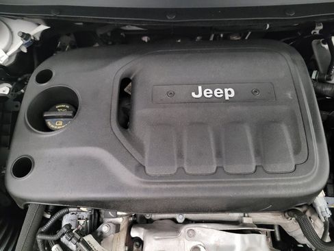 Used 2019 Jeep Cherokee Trailhawk AWD/4WD image 30