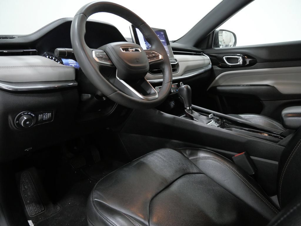 Used 2023 Jeep Compass Limited AWD/4WD image 11