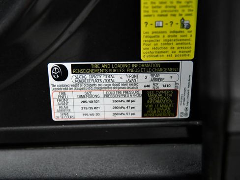 Used 2022 Porsche Cayenne AWD/4WD image 36
