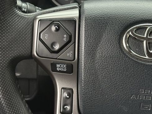 Used 2018 Toyota Tacoma SR5 RWD image 15