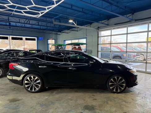 Used 2016 Nissan Maxima SR image 11