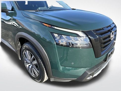 Certified 2024 Nissan Pathfinder SL w/ Lighting Package (N92) image 11