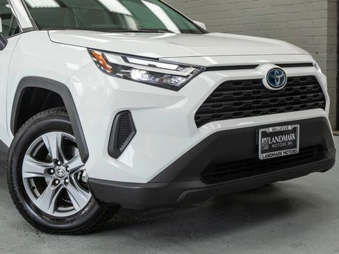 Used 2022 Toyota RAV4 XLE w/ XLE Grade Weather Package AWD/4WD image 9