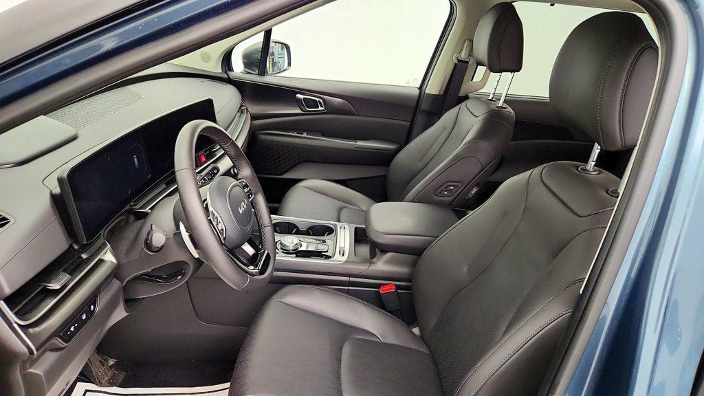 Used 2026 Kia Carnival SX w/ SX Dark Edition Package FWD image 20