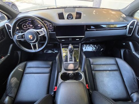 Used 2020 Porsche Cayenne w/ Driver Memory Package AWD/4WD image 19