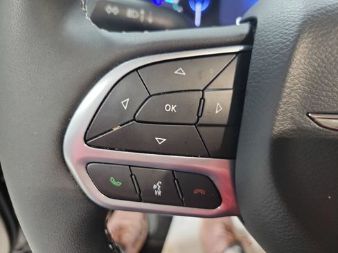 Used 2023 Chrysler Pacifica Limited image 38