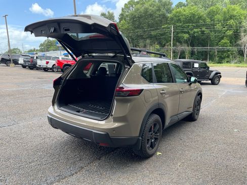 Used 2025 Nissan Rogue SV AWD/4WD image 39