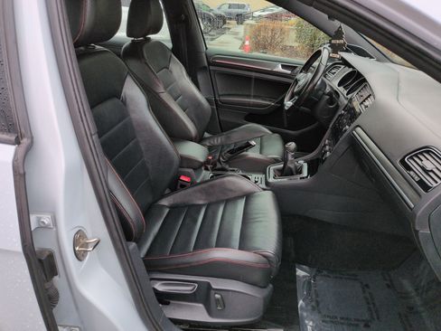 Used 2019 Volkswagen GTI SE w/ SE Experience Package image 30