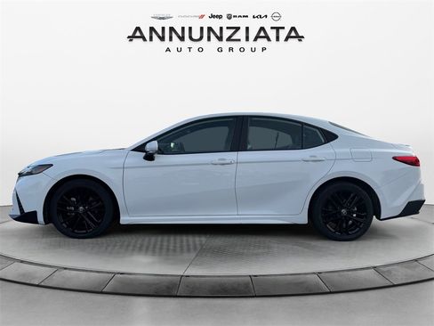 Used 2025 Toyota Camry SE image 2