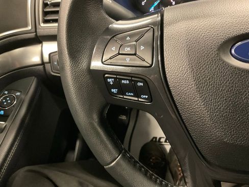 Used 2019 Ford Explorer XLT image 18