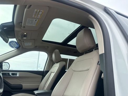 Used 2020 Ford Explorer XLT w/ Equipment Group 202A image 3