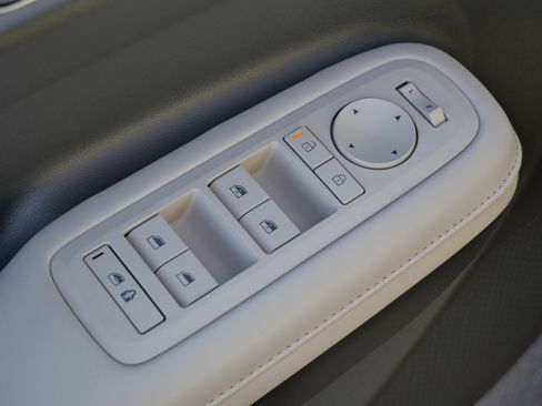 Certified 2025 Hyundai Santa Fe SEL image 19