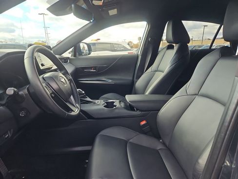 Used 2022 Toyota Venza XLE image 30