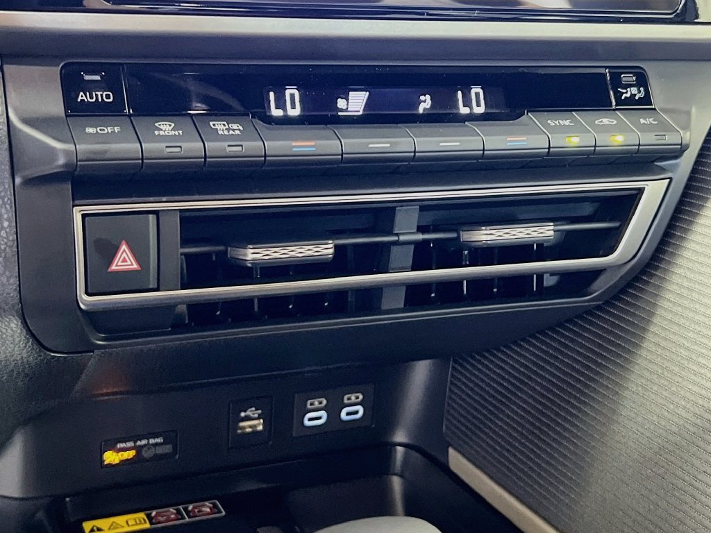 Used 2025 Toyota Camry SE FWD image 23