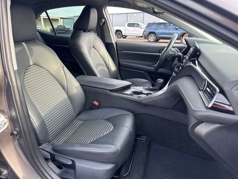 Used 2023 Toyota Camry SE FWD image 11