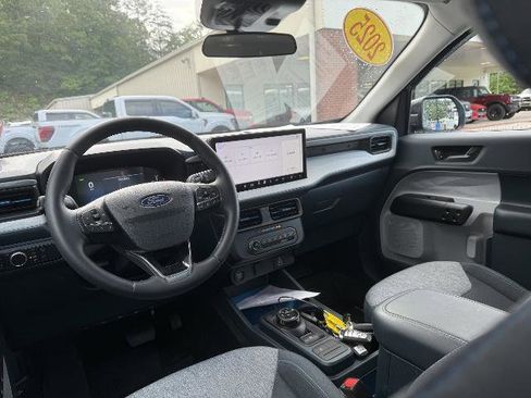 Certified 2025 Ford Maverick XLT w/ Equipment Group 301A AWD/4WD image 4