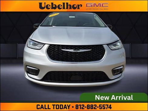 Used 2024 Chrysler Pacifica Limited image 13