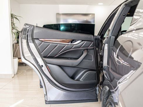 Used 2019 Maserati Levante S GranSport image 38