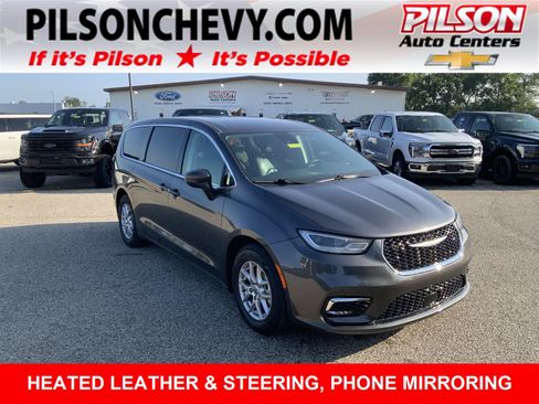 Used 2023 Chrysler Pacifica Touring-L FWD image 1