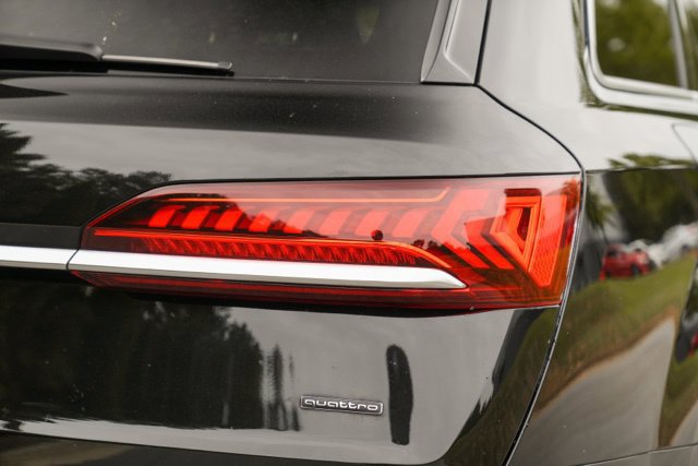 Used 2022 Audi Q7 3.0T Premium Plus w/ Premium Plus Package AWD/4WD image 10