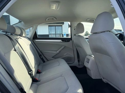 Used 2017 Volkswagen Passat 1.8T S image 21