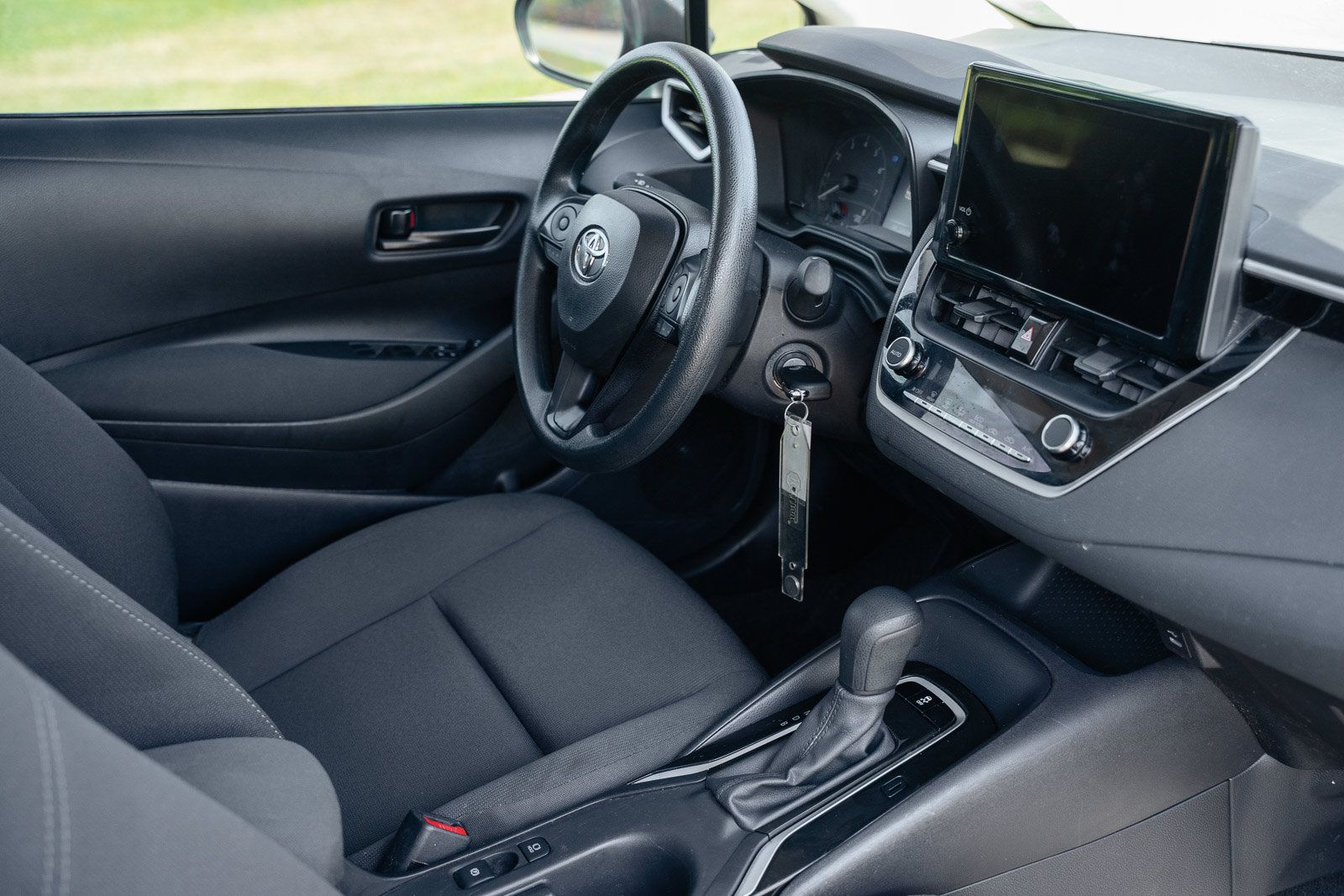 Used 2025 Toyota Corolla LE FWD image 12