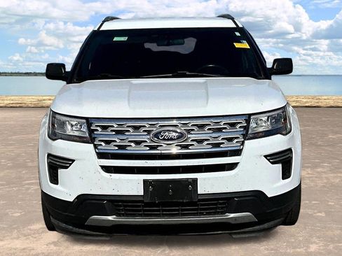 Used 2019 Ford Explorer XLT image 4