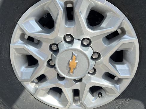 Used 2024 Chevrolet Silverado 2500 LT image 18