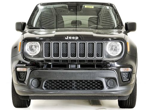 Used 2023 Jeep Renegade Latitude AWD/4WD image 2
