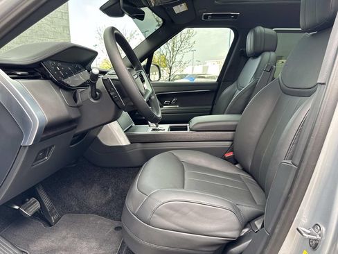 Certified 2025 Land Rover Range Rover Long Wheelbase SE AWD/4WD image 21